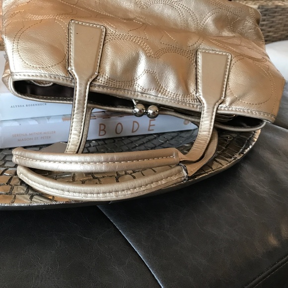 COACH GOLD KISS LOCK SHOULDER BAG - Picture 15 of 15